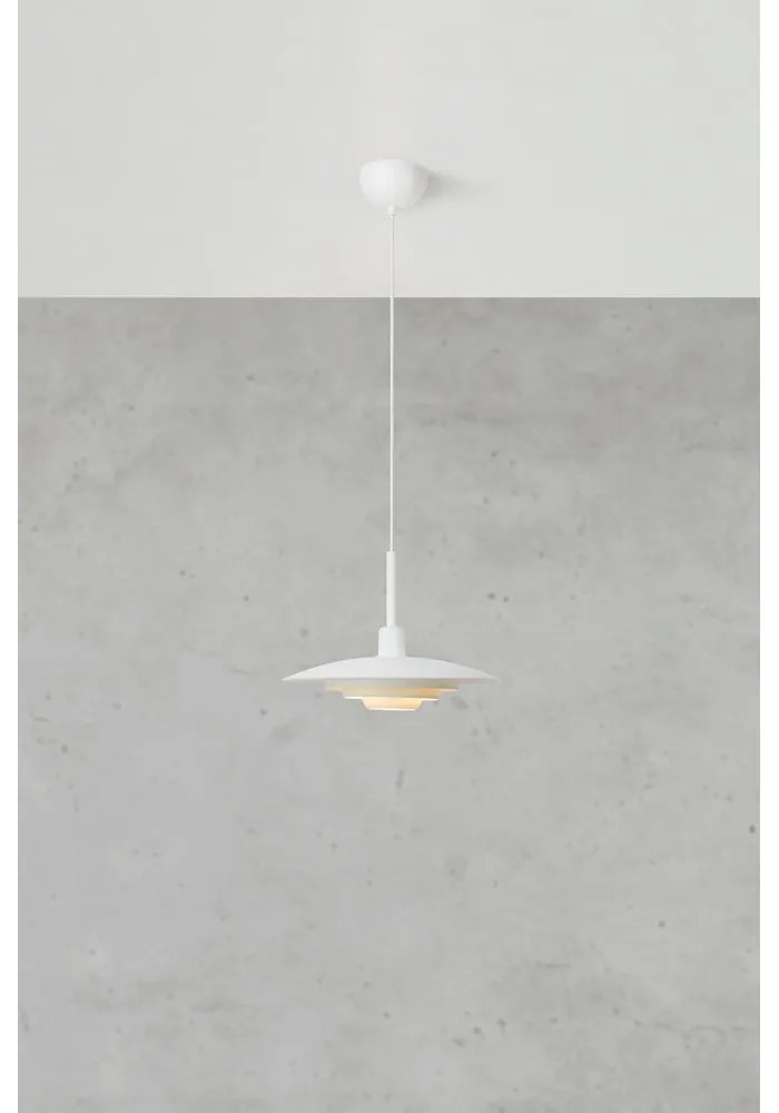 Biele závesné svietidlo s kovovým tienidlom ø 35 cm Piny – Markslöjd