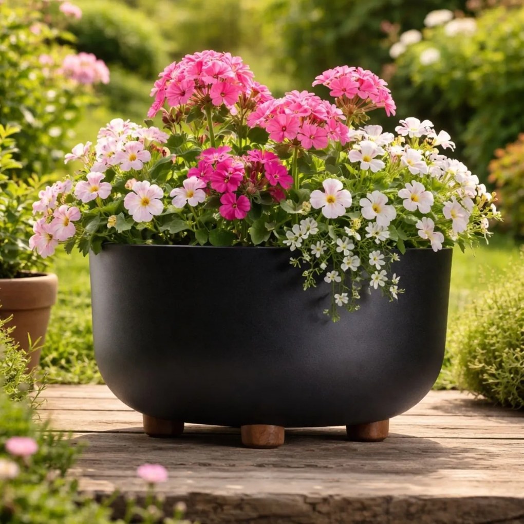 Plastový květináč na nožičkách TERRA 14,4x29,7 cm černý