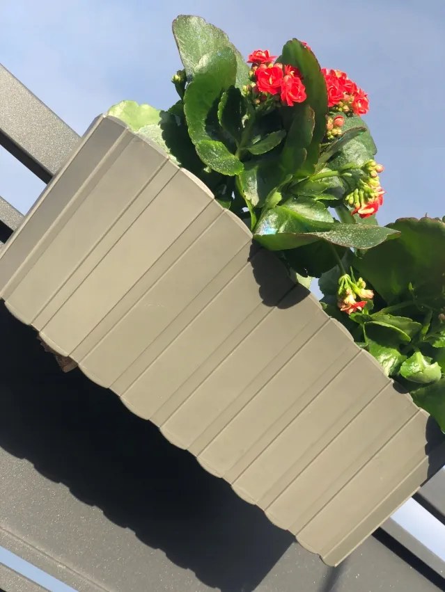 Plastový balkónový kvetináč DDECZ400 38,3 cm - sivý kameň