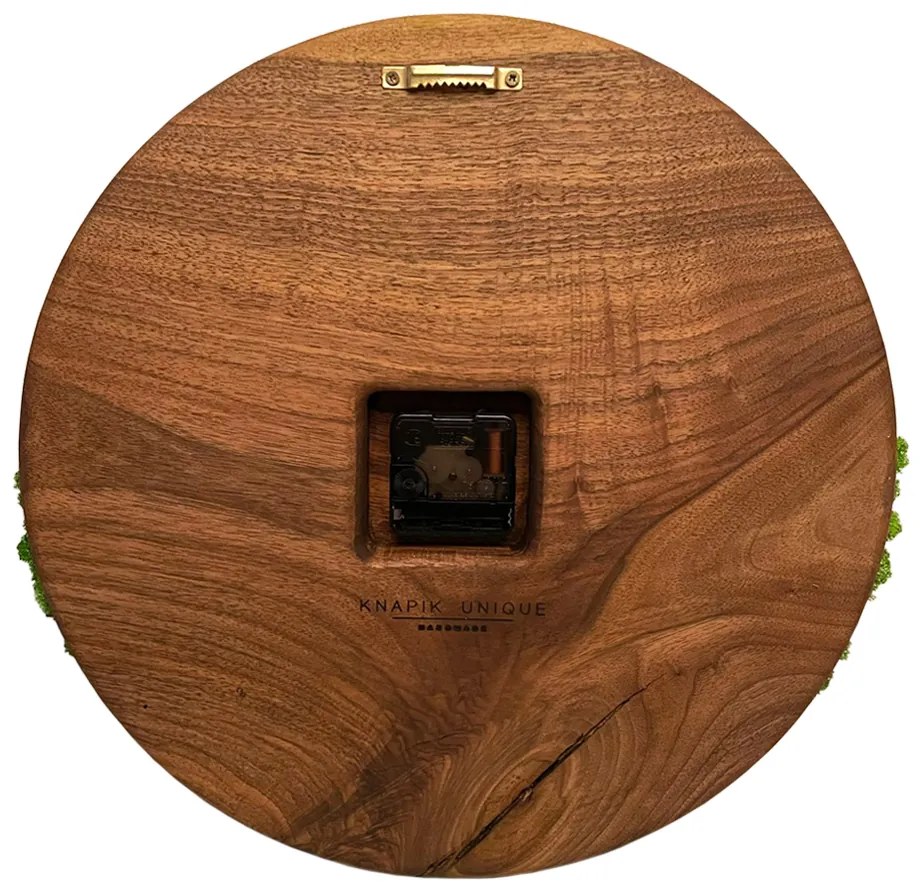 Krásne drevené hodiny s machom 38cm