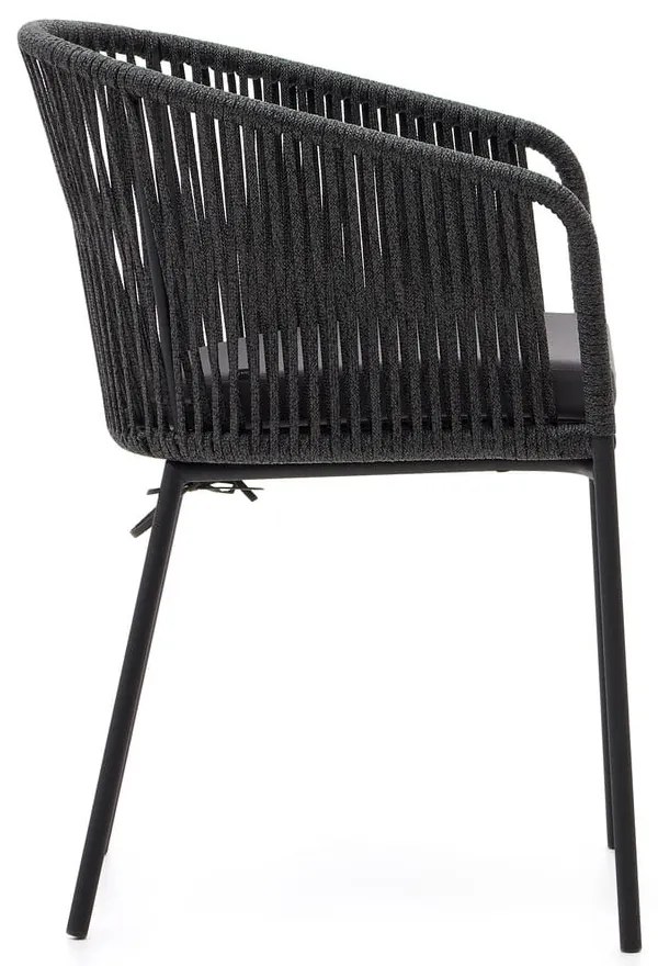 Čierna kovová/polstrovaná záhradná stolička Yanet – Kave Home