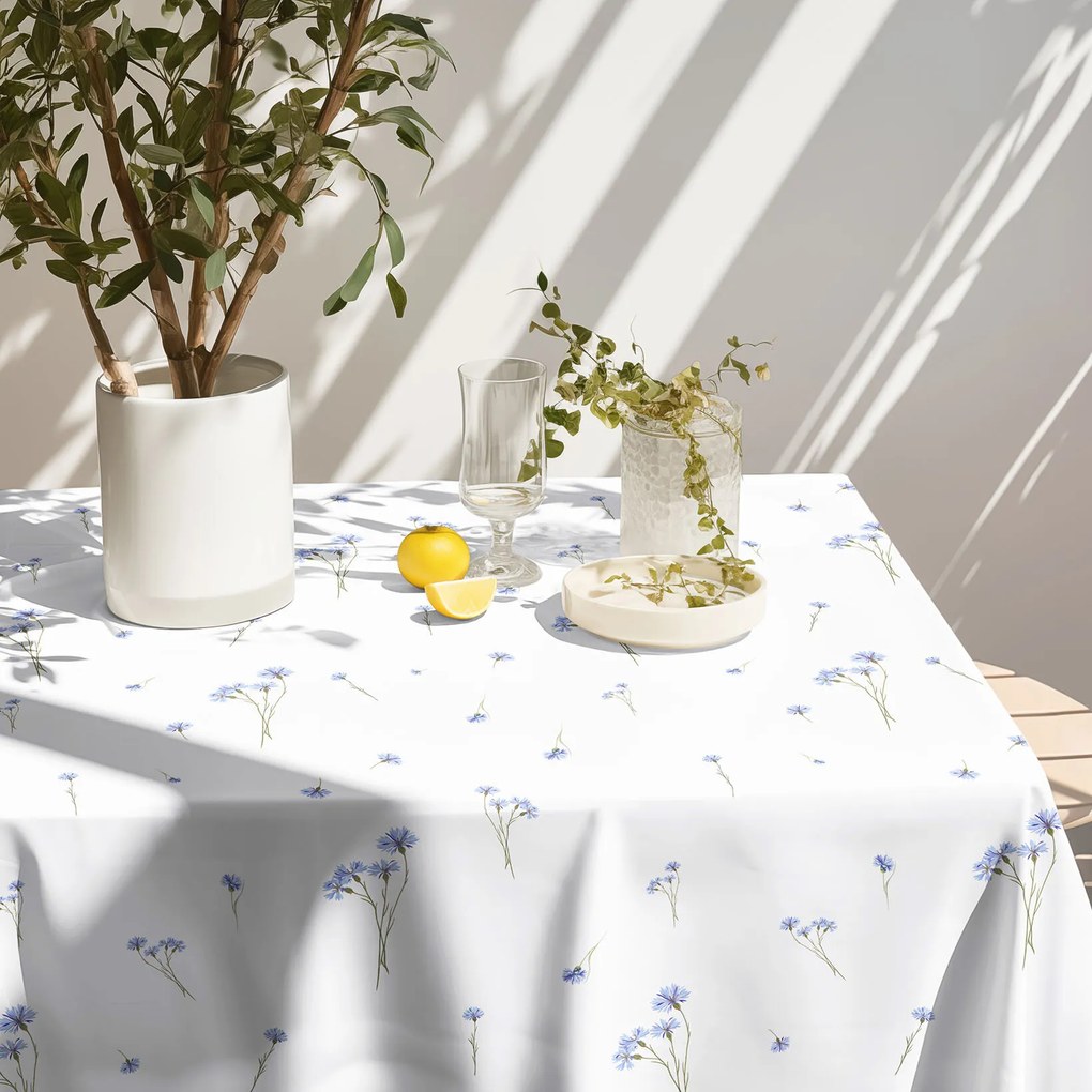 Goldea hranatý teflónový obrus - modré nevädze 140 x 220 cm