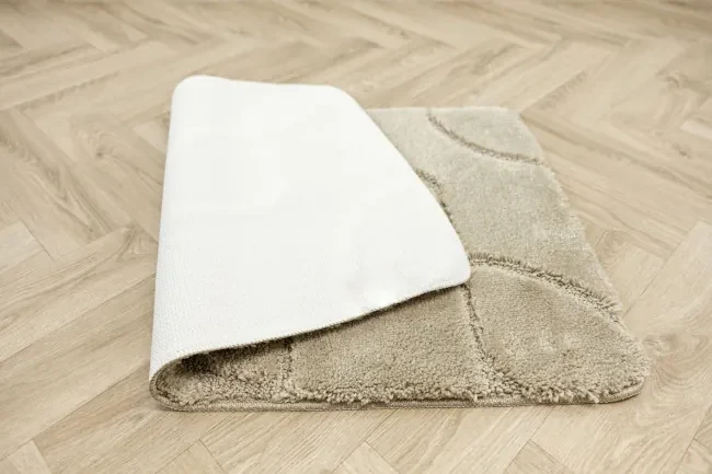 Kúpeľňový koberček Ivona svetlobéžový, línie