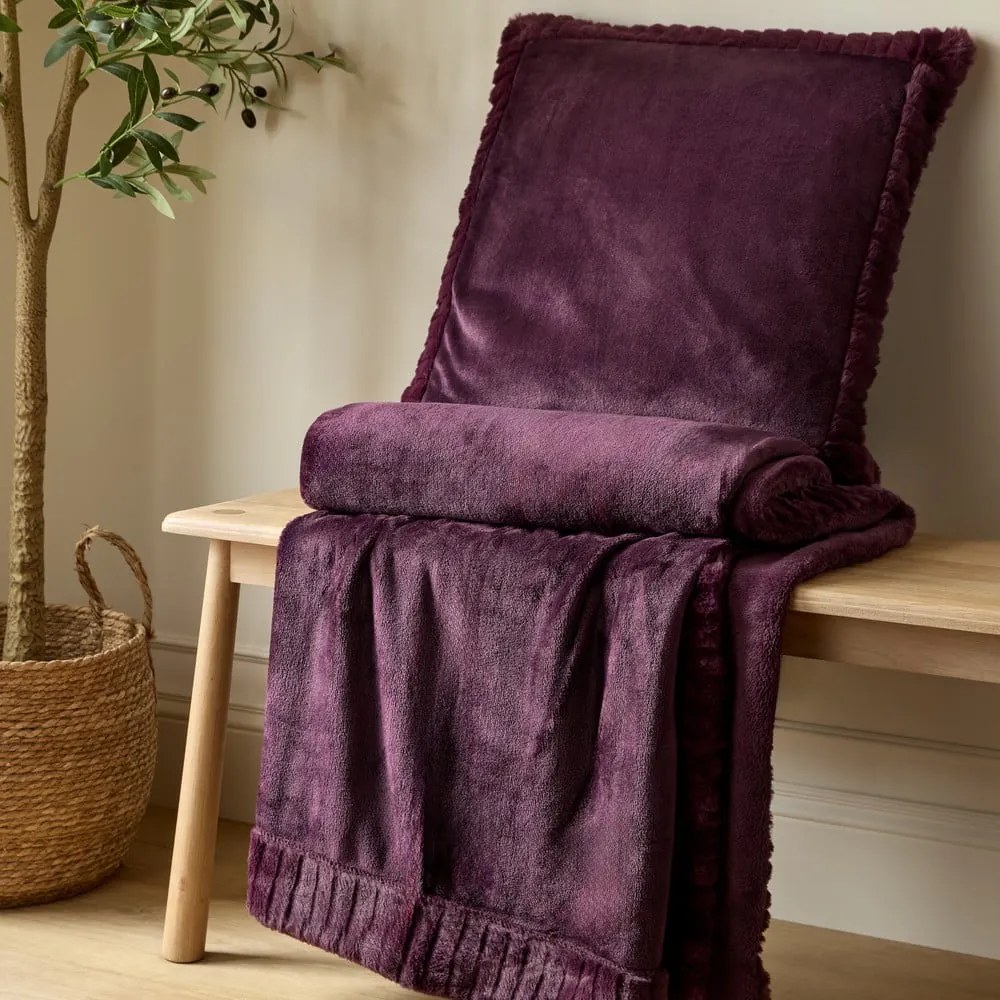 Dekoračný vankúš z mikroplyšu 55x55 cm Velvet and Faux Fur – Catherine Lansfield