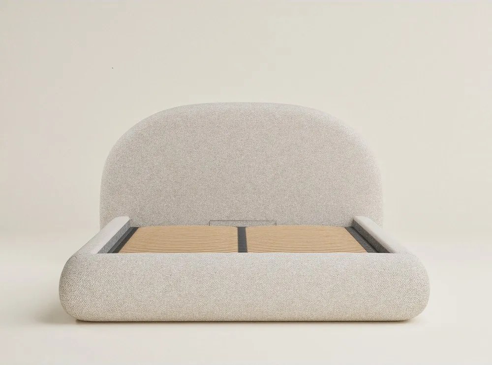 Krémovobiela čalúnená dvojlôžková posteľ s úložným priestorom s roštom 140x200 cm Maumere – Maison de Rêve