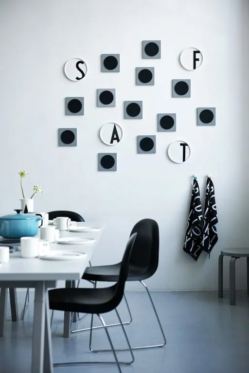 DESIGN LETTERS Porcelánový tanier Letters 20 cm W