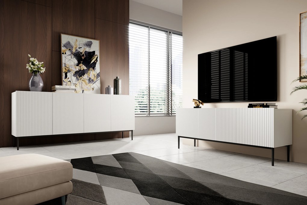 Biela komoda Nicole 200 cm so štyrmi dverami a ryhovaným čelom - biely mat / čierne nohy