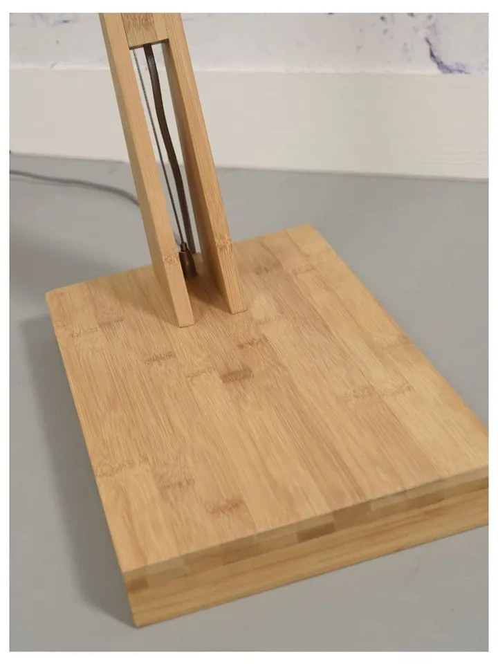Stojacia lampa s bielym tienidlom a konštrukciou z bambusu Good&Mojo Montblanc