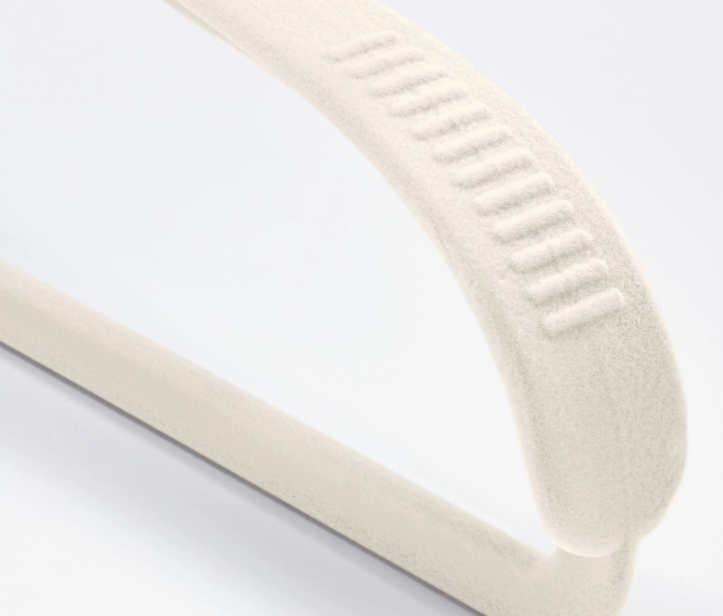 Vešiaky na šaty s rozšírením v oblasti pliec, 4 ks