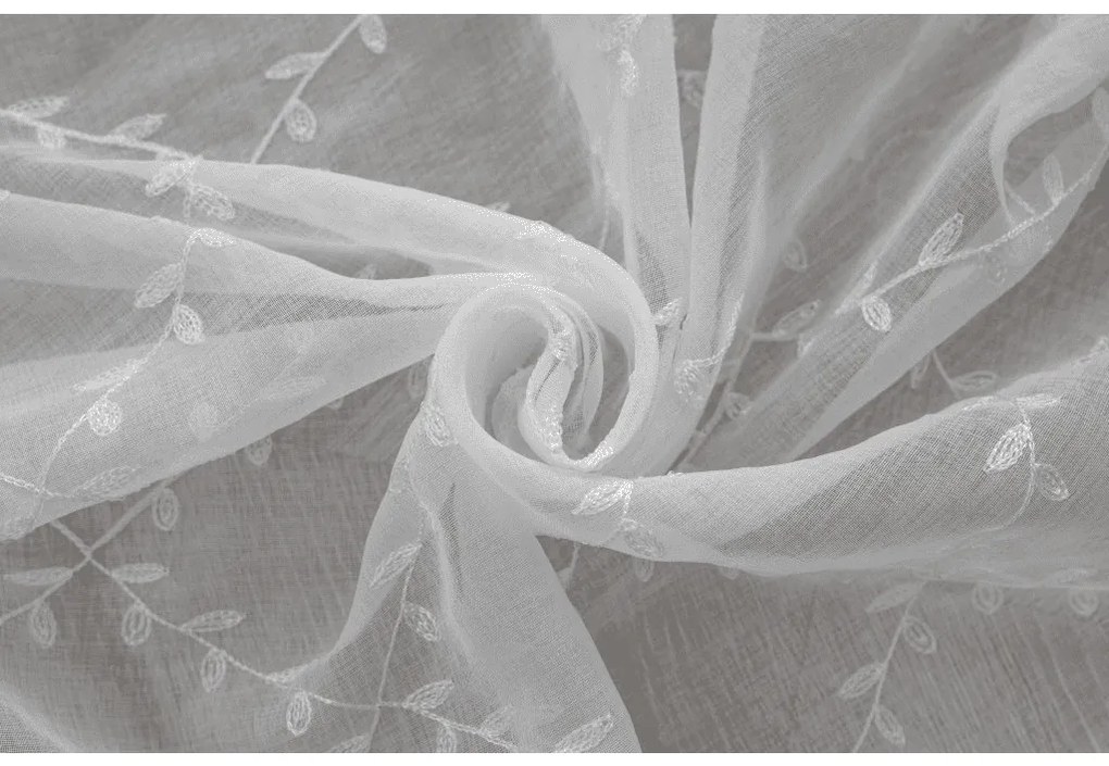 Biely záves VINTORA so vzorom lístkov 140x250 cm Zavesenie: Riasiaca páska