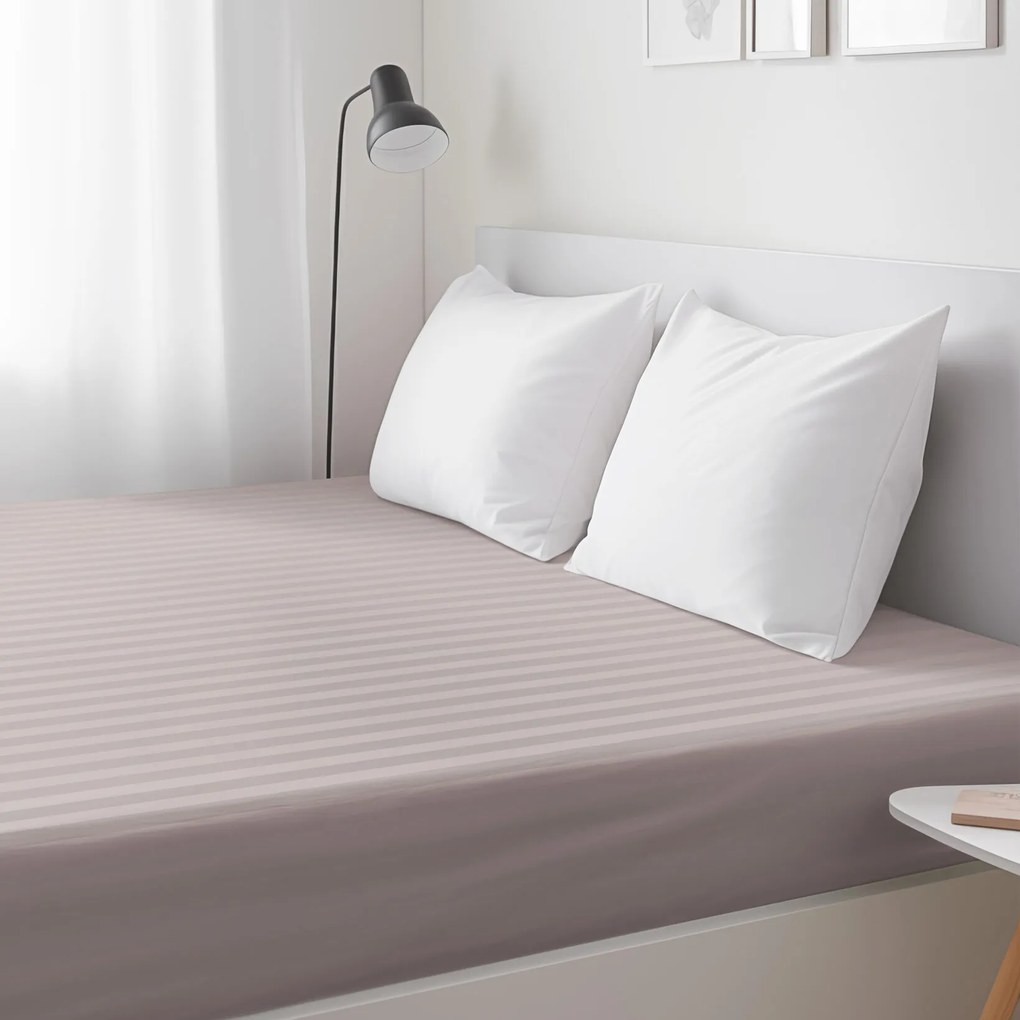 Goldea damašková napínacia plachta - sivohnedé prúžky so saténovým leskom 140 x 200 cm