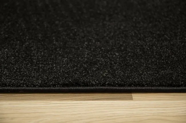 Metrážny koberec Romance-Elite 78 čierny