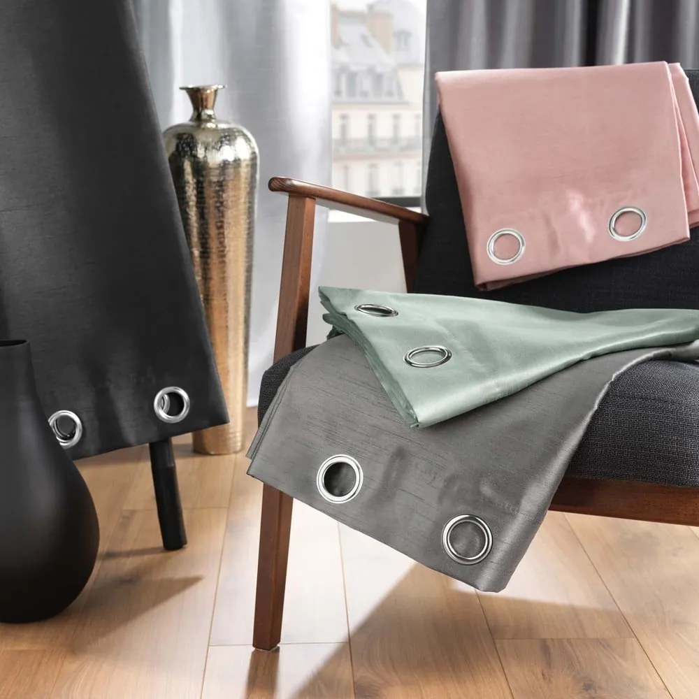 Tmavomodrý záves z mikrosaténu 140x240 cm Shana – douceur d'intérieur