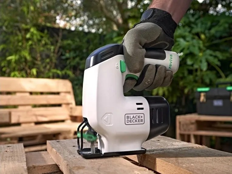 Black & Decker AKU priamočiara píla REVJ12C
