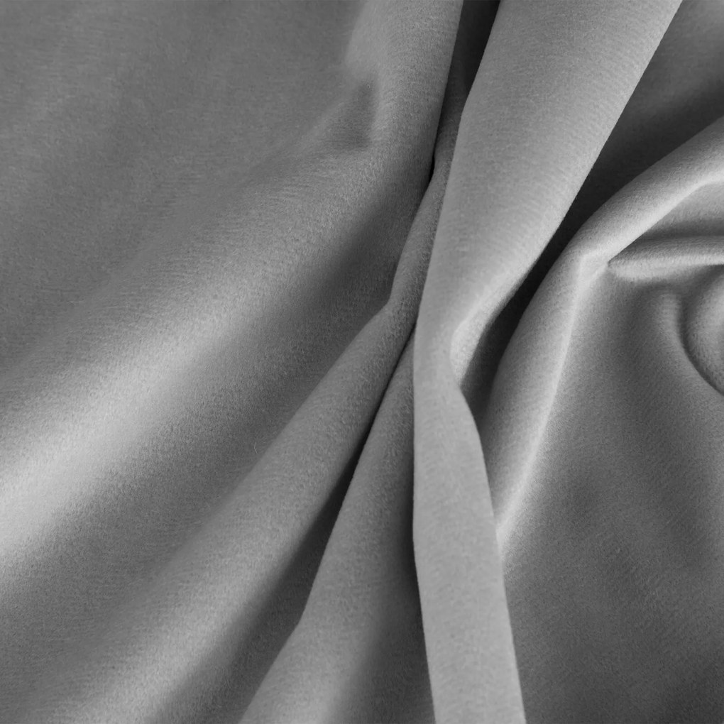 ZATEMŇOVACÍ ZÁVES NA KRÚŽKOCH CARMEN 140X270 CM STRIEBORNÁ