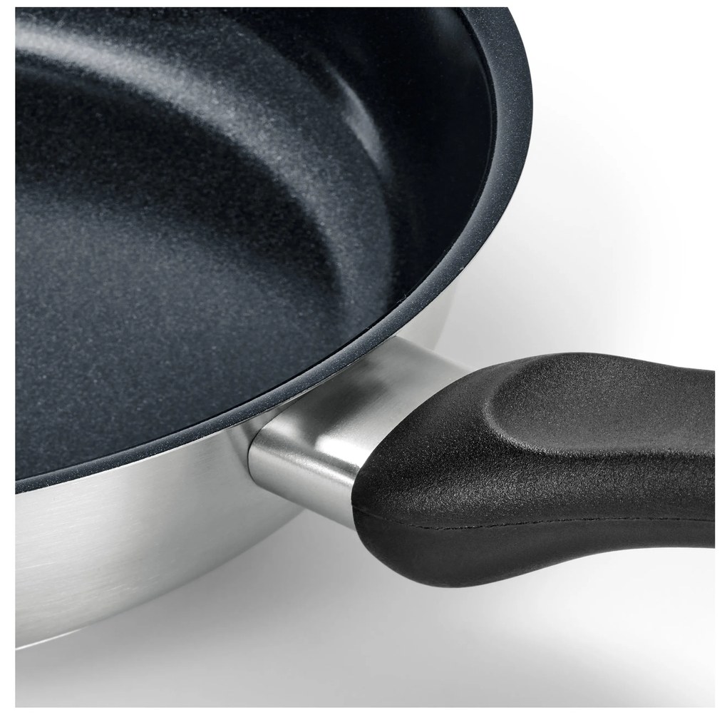Profesionálna panvica z ušľachtilej ocele s kvalitnou keramickou povrchovou úpravou, priemer cca 24 cm