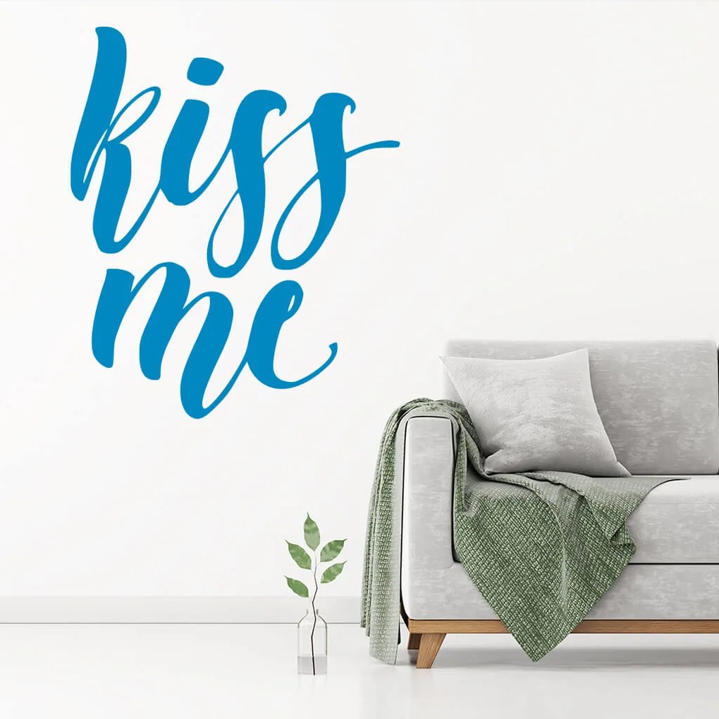 Veselá Stena Samolepka Kiss me Farba: fialová, Veľkosť: 100 x 83 cm