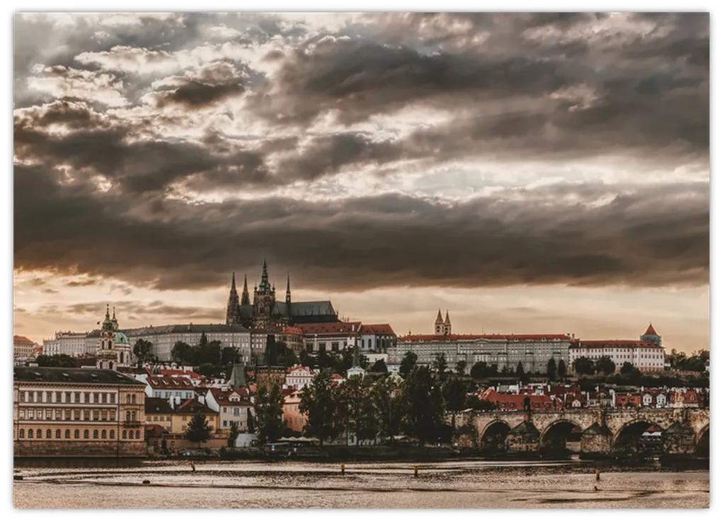 Sklenený obraz - zamračená Praha (70x50 cm)