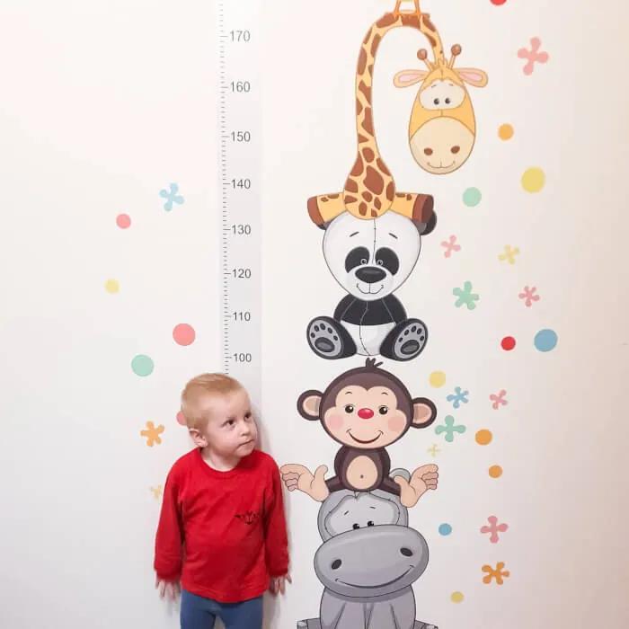 Sivý samolepiaci detský meter na stenu