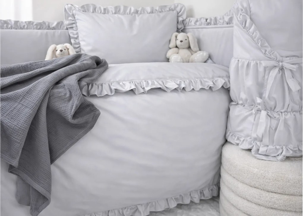 INTERMEDIC SK Posteľná obliečka do postieľky Sivá s volánikom 90x130 / 45x65 cm – 100% bavlna, elegantný unisex dizajn, zips