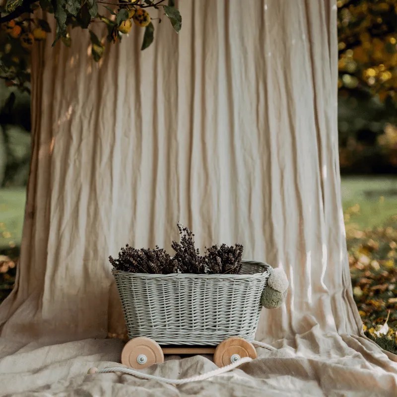 Prútený vozík na ťahanie za šnúrku - svetlomodrá