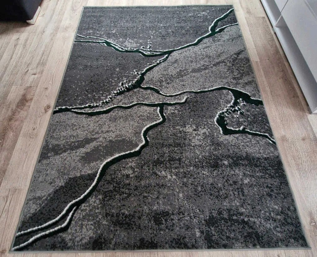 HU Sivý abstraktný obdĺžnikový koberec NEW IDEA 90321-0574 imitácia mramoru so zelenými žilami Rozmer: 60x110 cm