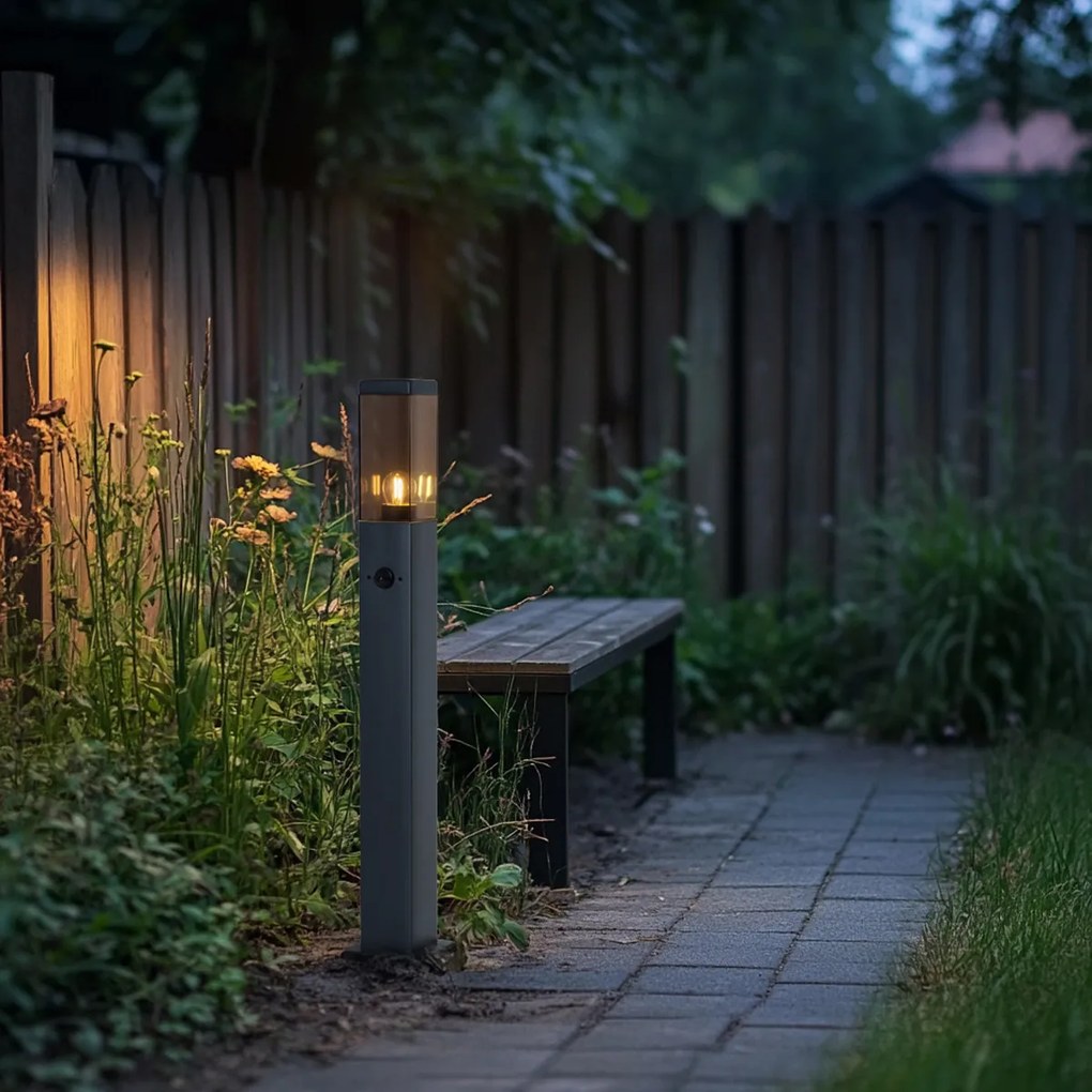 Vonkajšia lampa tmavosivá s dymovým sklom 80 cm IP44 so zásuvkou a snímačom pohybu - Malios