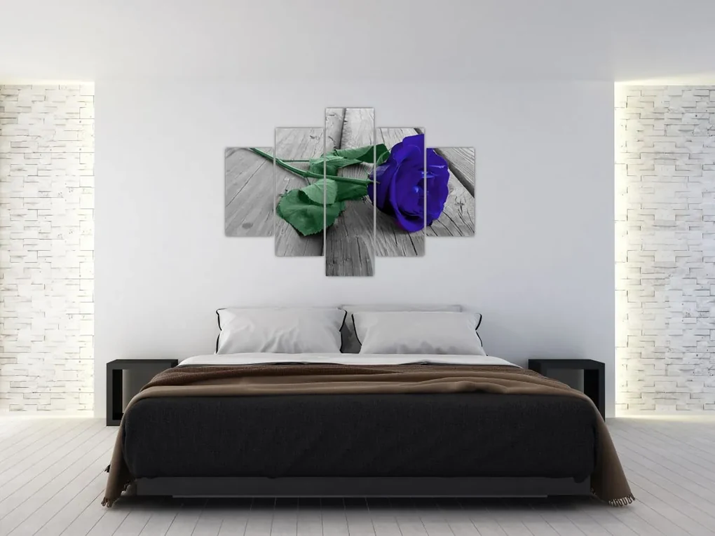 Obraz - Modrá ruža so zelenou stonkou (150x105 cm)