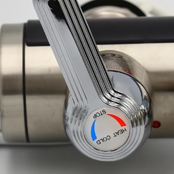 Prietokový ohrievač vody 3000 W s LCD displejom VK07407