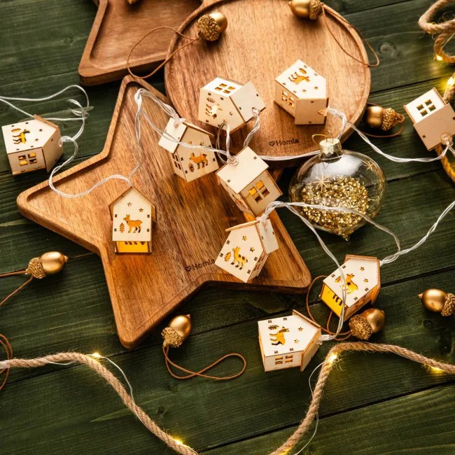 Dekoratívne LED svetielka DAREN drevené domčeky XM24 714825