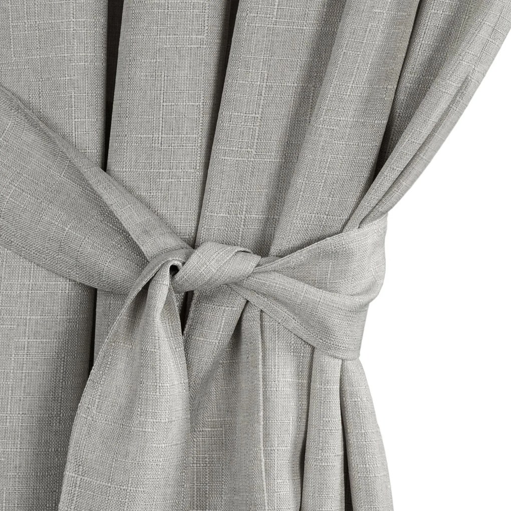 ZÁHRADNÝ VODEODOLNÝ ZÁVES NA PÚTKACH GARDEN 155X200 CM STRIEBORNÁ