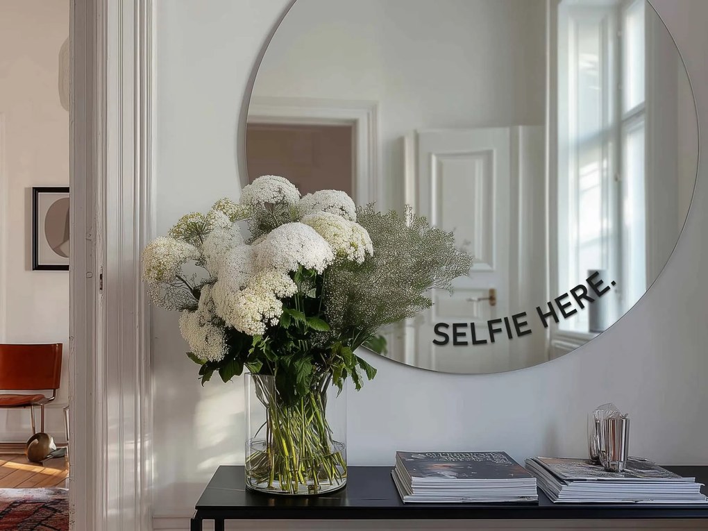 Nálepka na zrkadlo S49 – SELFIE HERE. (round)
