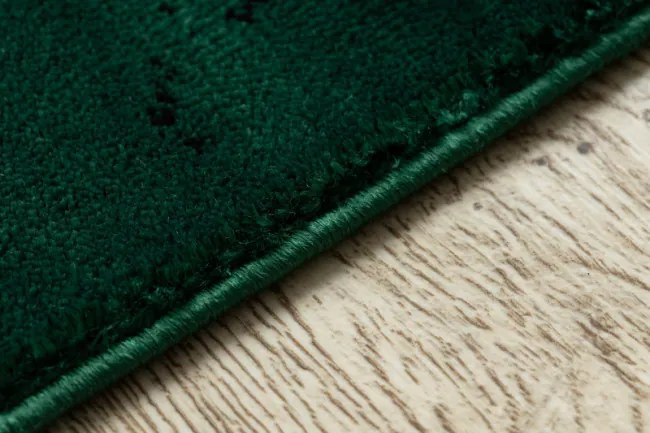 Koberec EMERALD exkluzívny 1020 glamour, styl marmur, trojuholníky fľaškovo zelený / zlatý