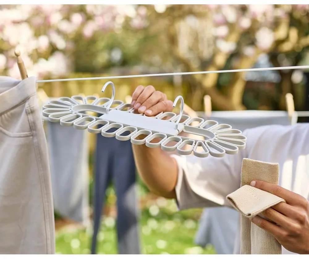 Béžový závesný sušiak na bielizeň Petal – Joseph Joseph