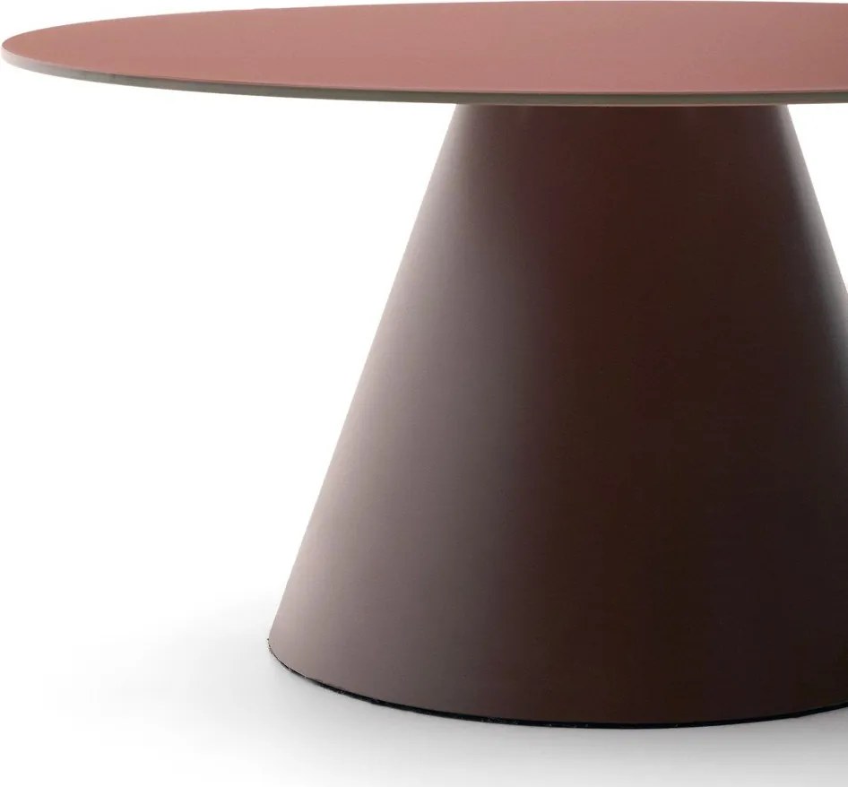 Okrúhly konferenčný stolík so sklenenou doskou v terakotovej farbe ø 80 cm Wilshire – Kave Home