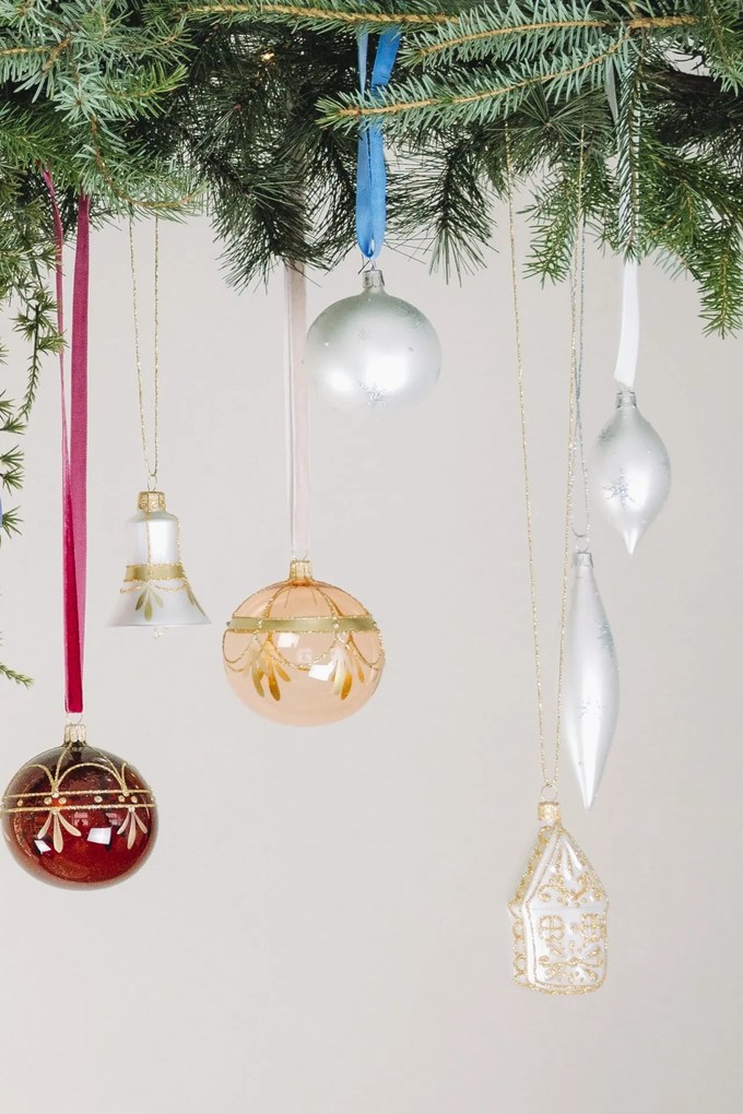 Bella Rose Sklenená vianočná ozdoba Guľa Biela Mat Strieborná