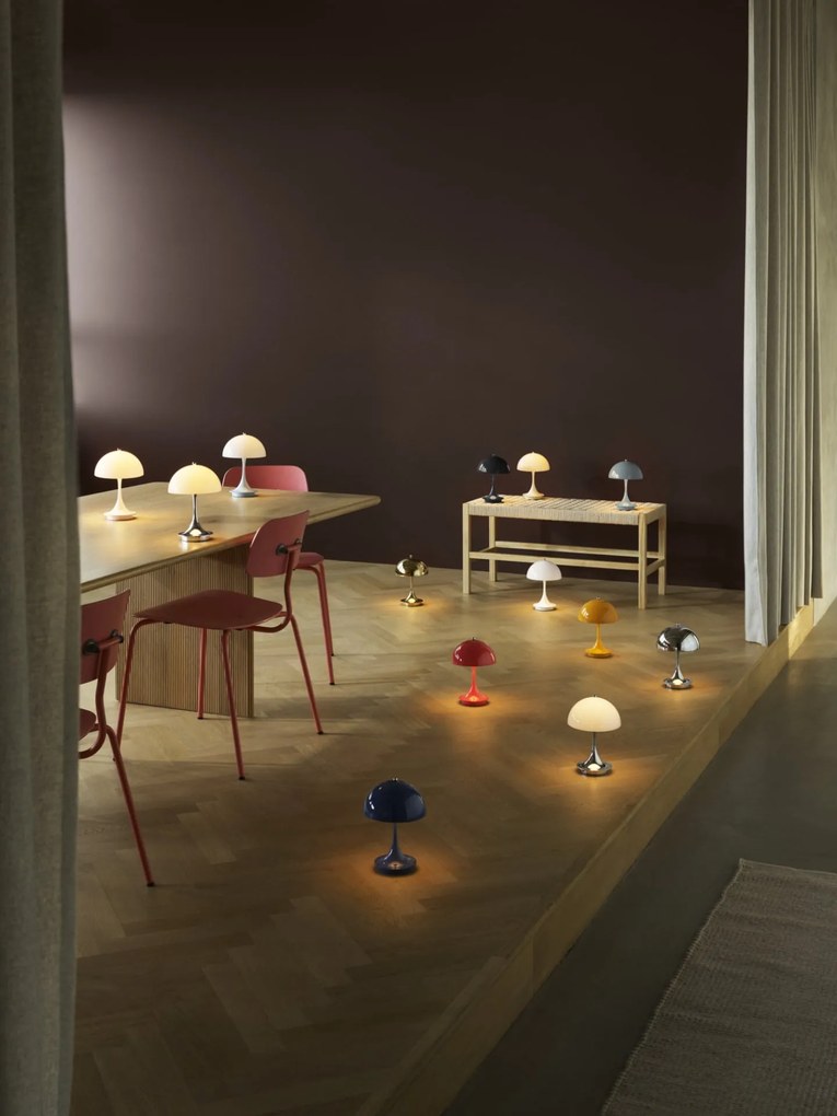 Louis Poulsen Prenosná lampa Panthella 160 V3 Opal Beige/Chrome