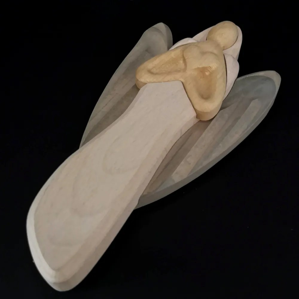 AMADEA Drevený anjel so srdcom, farebný, masívne drevo, 22x12x2 cm