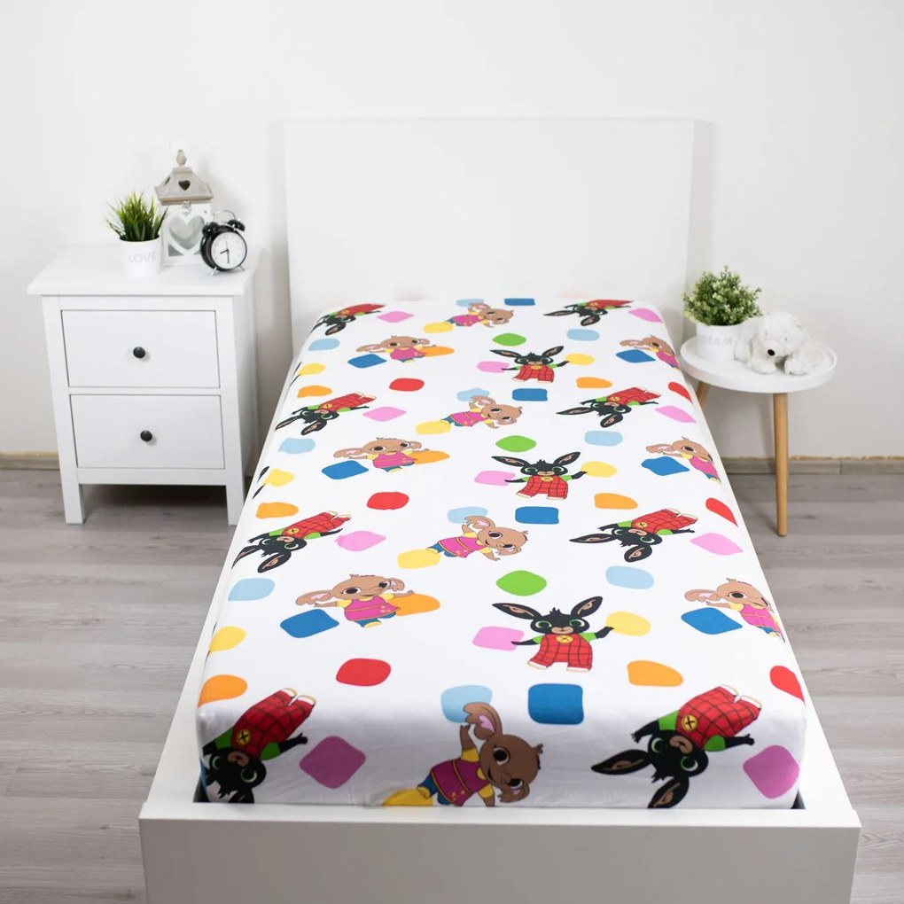 Jerry Fabrics Bavlnené napínacie prestieradlo 90x200 + 25 cm - Zajačik Bing "Playing together"