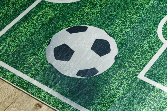 Detský koberec protišmykový BAMBINO 51760 futbalové ihrisko, zelený