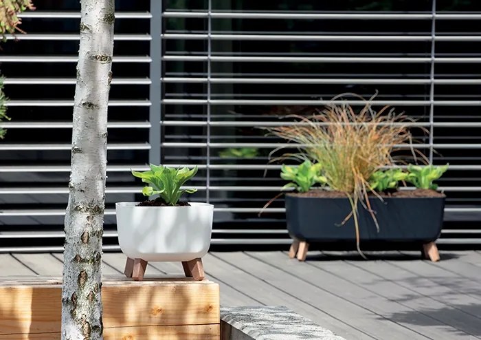 Plastový kvetináč na nožičkách DGQL300E 29 cm - krémová