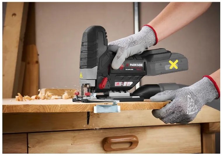 Parkside Performance®  Aku priamočiara píla 20 V Psspa 20-Li F4 + Akumulátor 20 V/4 Ah + Rýchlonabíjačka 20 V/4,5 A +  (800011861)