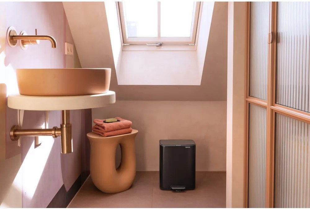 Matne čierny pedálový oceľový odpadkový kôš 12 l Bo – Brabantia