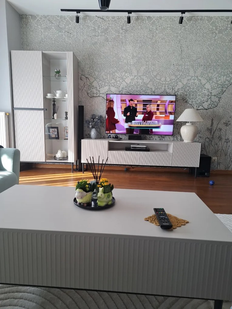 RTV skrinka Nicole 200 cm s výklenkom a zásuvkami - kašmír / čierne nožičky