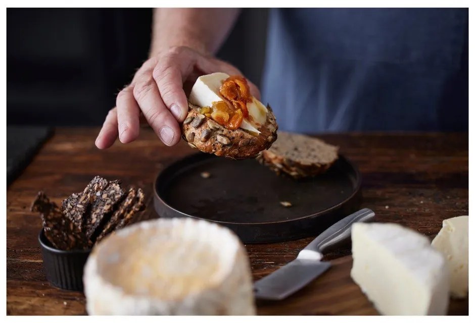 Drevená doštička na krájanie s príslušenstvom 22x38 cm – Holm