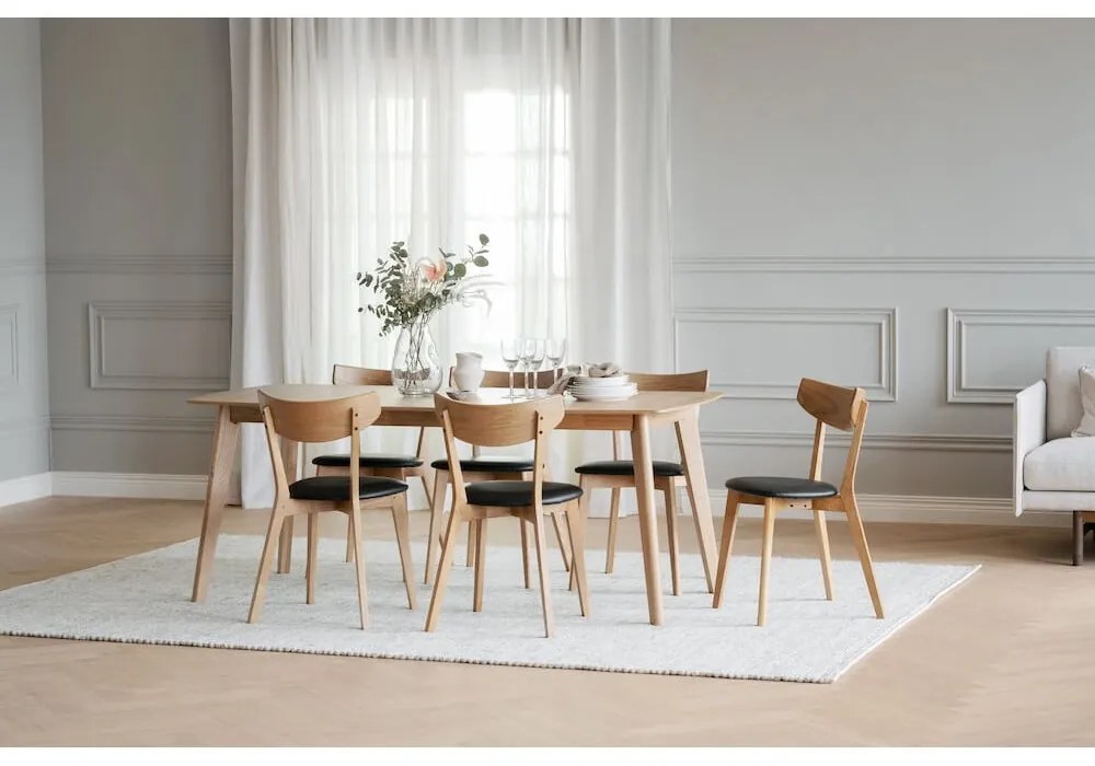 Hnedá dubová jedálenská stolička s čiernym sedadlom Rowico Ami