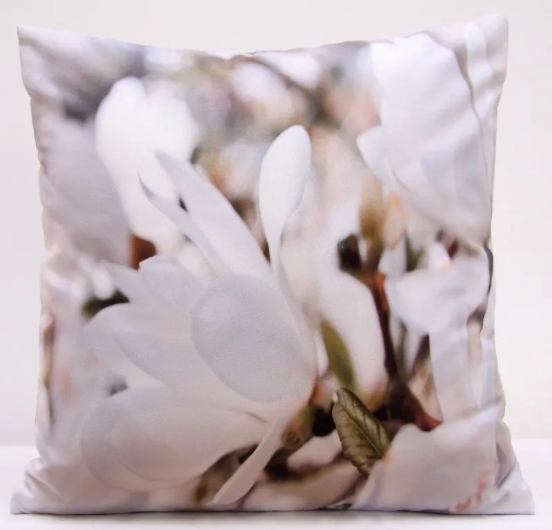 DomTextilu Bielo hnedá obliečka na vankúš s motívom bielych kvetov 40x40 cm Biela 3175-124181