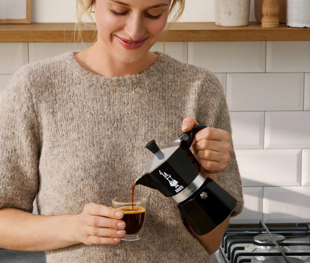 Kávovar na moka kávu Bialetti Moka Express, 190 ml, čierny