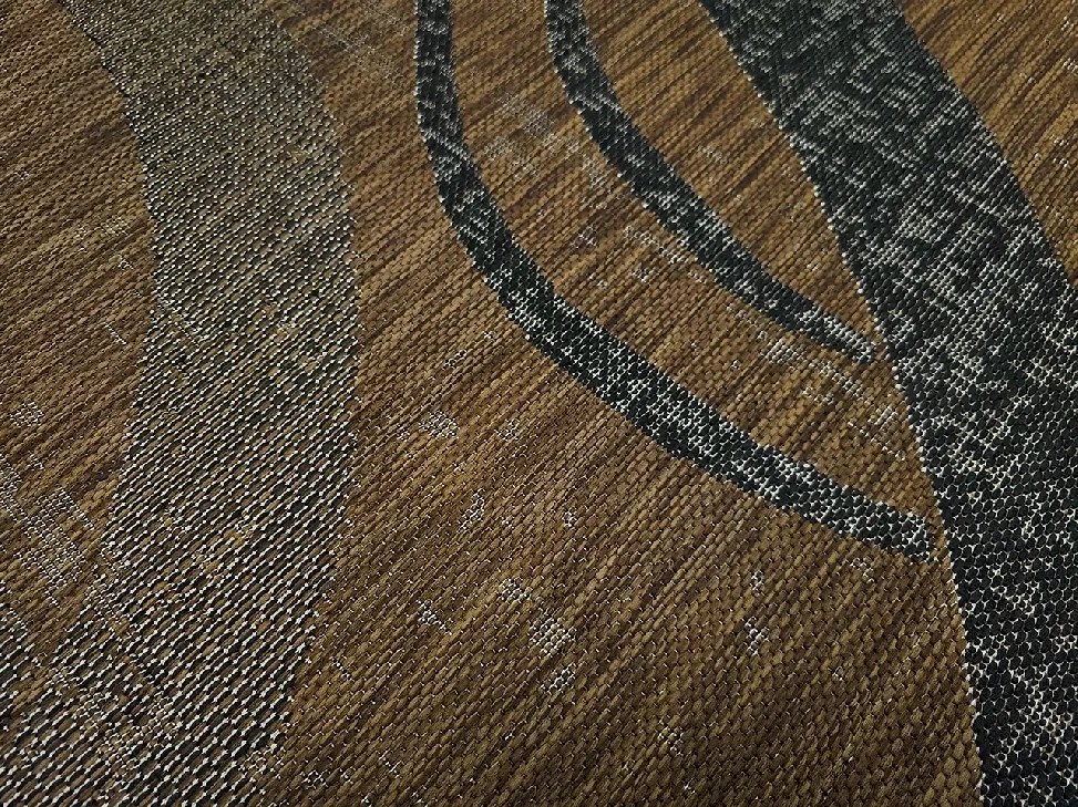 Koberec Eqos 0003 BROWN – hnedý obdĺžnik s geometrickým vzorom Rozmer: 140x190 cm