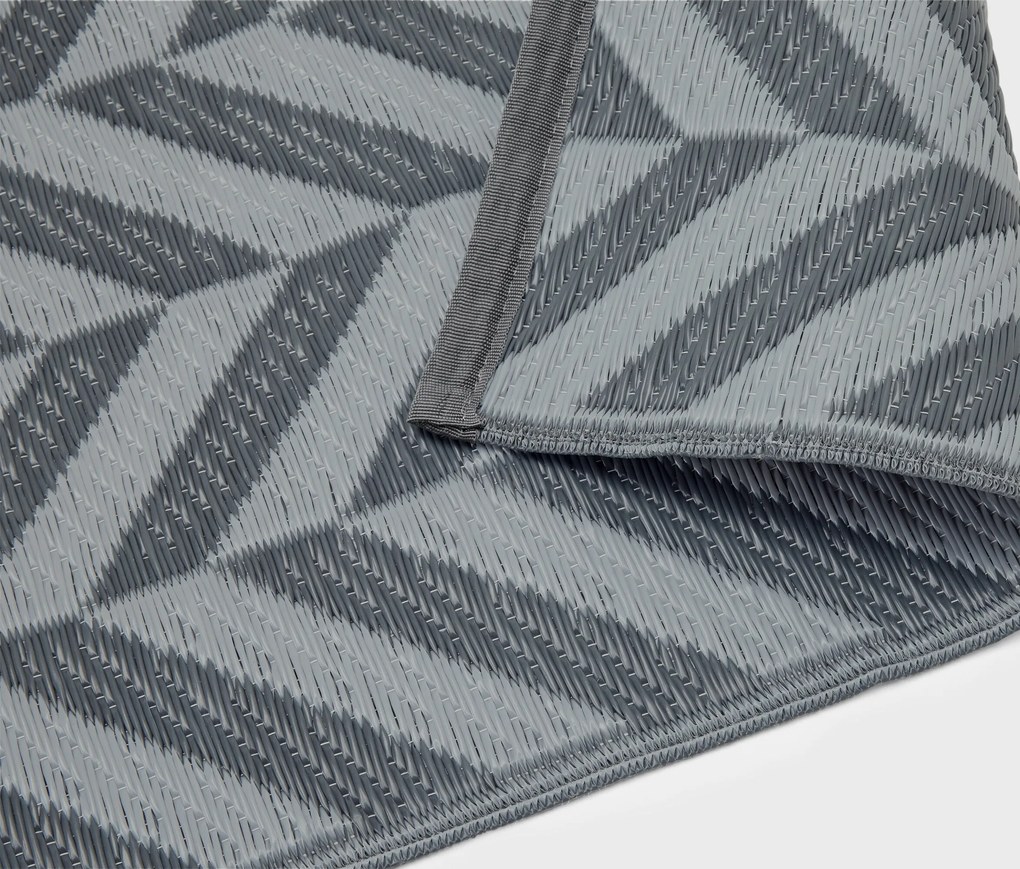 Koberec na použitie vonku, cca 165 x 115 cm